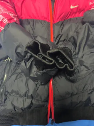 Chaqueton Nike Negra y Rojo con Capucha