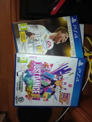 PS4 500GB + 2 Mandos (Negro/Rojo)