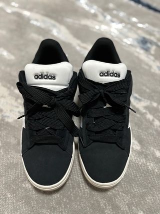 Scarpe Adidas nere e bianche