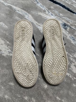 Scarpe Adidas nere e bianche