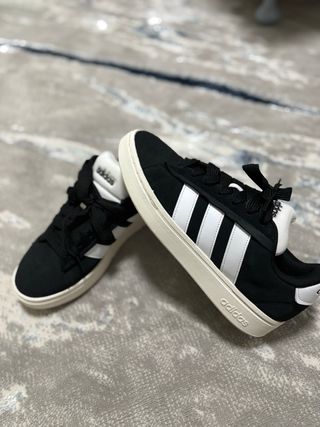 Scarpe Adidas nere e bianche