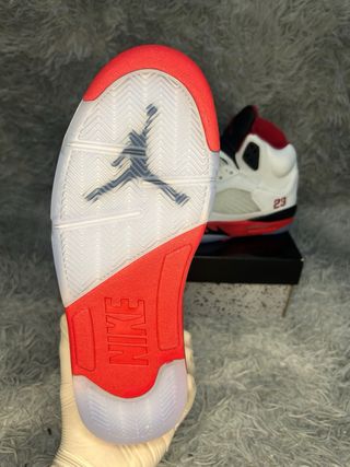 Jordan 5 Retro Blanco y Rojo
