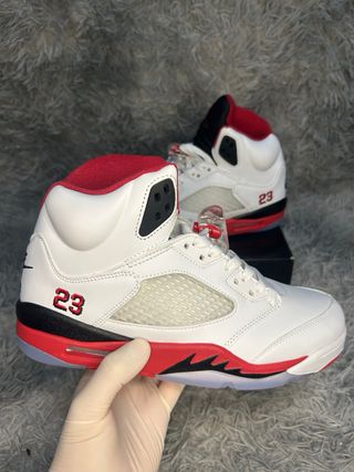 Jordan 5 Retro Blanco y Rojo
