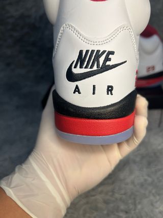 Jordan 5 Retro Blanco y Rojo