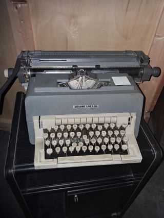 Máquina de escribir Olivetti Línea 98