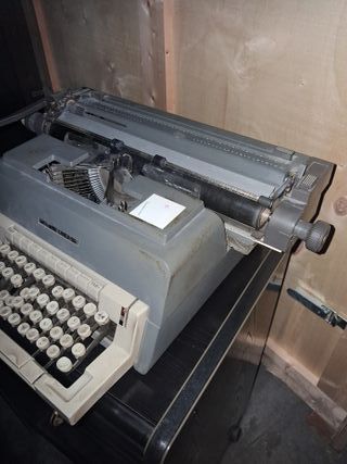Máquina de escribir Olivetti Línea 98