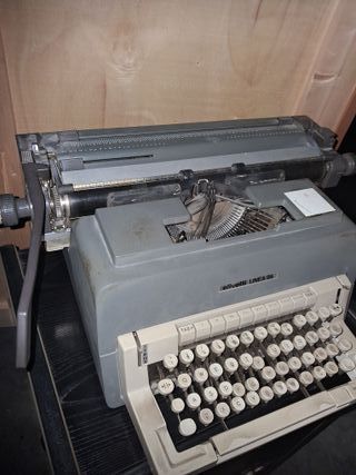 Máquina de escribir Olivetti Línea 98