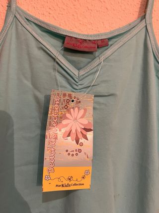 Vestido azul con volantes y flores