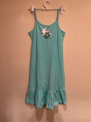 Vestido azul con volantes y flores