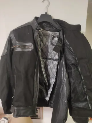 Cazadora Motera Negra