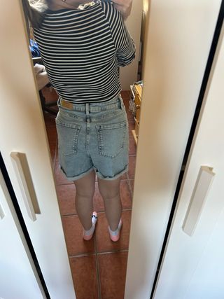 Conjunto Crop Top Rayas y Shorts Vaqueros