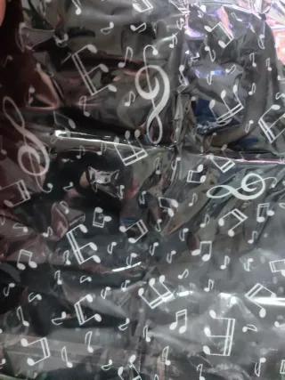 Pañuelo negro notas musicales