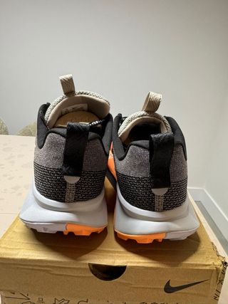 Zapatillas Nike Wildhorse 10 Negras y Naranjas