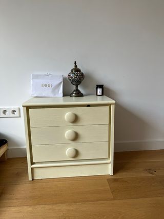 Cómoda de diseño de madera