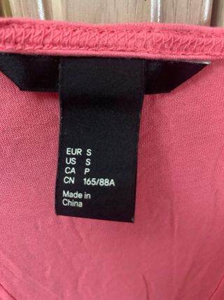 Camiseta rosa de tirantes con volantes talla S