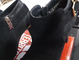 Botín Xti Negro Talla 37 con Detalles Dorados