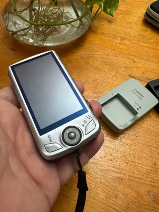 Cámara Canon IXUS 200 IS Plata