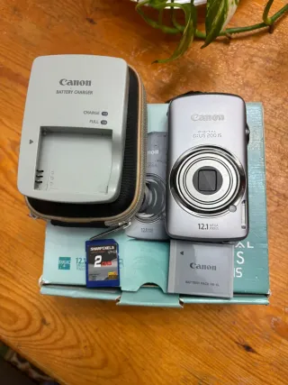 Cámara Canon IXUS 200 IS Plata
