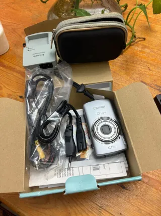 Cámara Canon IXUS 200 IS Plata