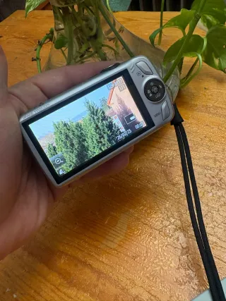 Cámara Canon IXUS 200 IS Plata