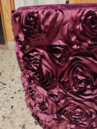 Taburete/Reposapiés púrpura con rosas
