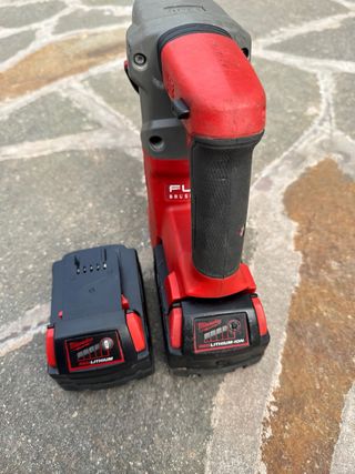 Tassellatore Milwaukee M18 FUEL con 2 batterie