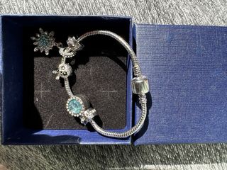 Pulsera estilo Pandora con charms