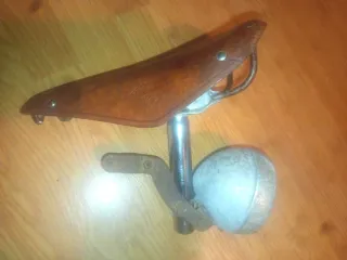 Lote Sillín Cuero Galgo años 60 y Faro Rinder