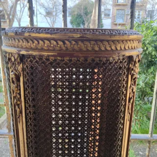 Paragüero de rejilla y madera dorada