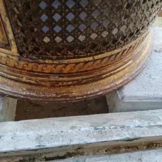 Paragüero de rejilla y madera dorada