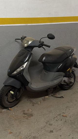 Piaggio Zip 49cc Scooter Negra/Gris Automática