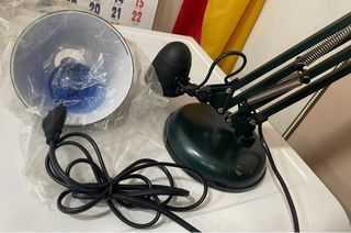 Lámpara de escritorio negra ajustable