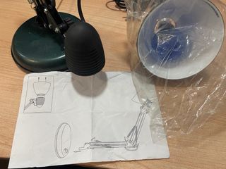 Lámpara de escritorio negra ajustable