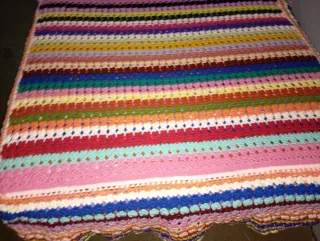 Colcha tejida a mano para cama pequeña