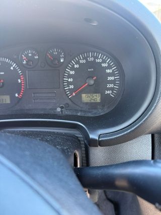 SEAT Leon 2003. POCOS KM.