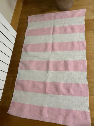 Alfombra infantil rayas rosa y blanco 120 x 70 cm