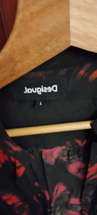 Blusa Desigual Estampada Negra y Roja