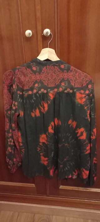 Blusa Desigual Estampada Negra y Roja
