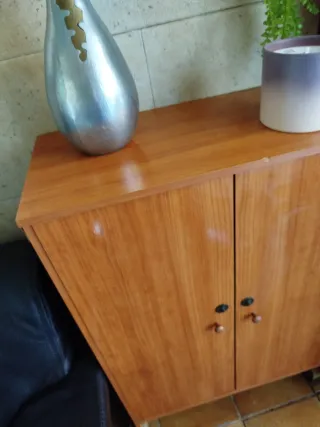 Zapatero de madera y metal