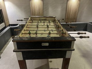 Futbolín de madera vintage