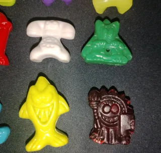 25 Gogos Crazy Bones Variados