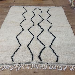 Alfombra Beni Ouarain – Diseño Minimalista en Lana