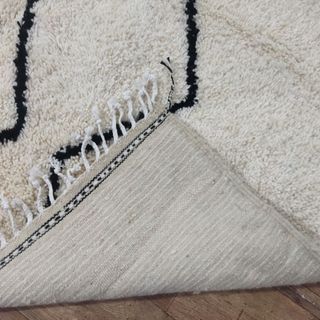 Alfombra Beni Ouarain – Diseño Minimalista en Lana