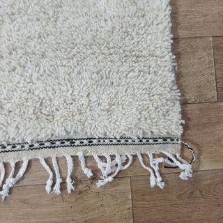 Alfombra Beni Ouarain – Diseño Minimalista en Lana