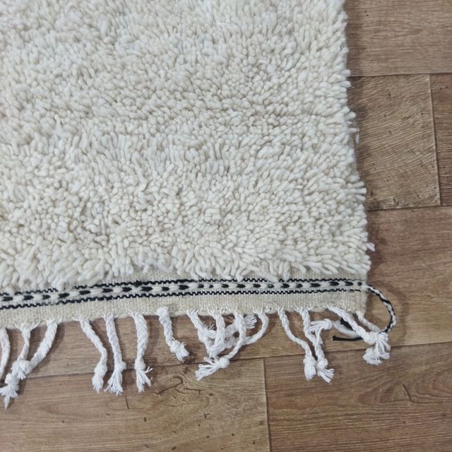 Alfombra Beni Ouarain – Diseño Minimalista en Lana