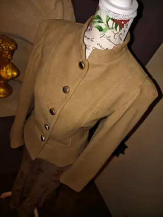 CHAQUETA ENTALLADA EFECTO ANTE ESTILO MILITAR ZARA