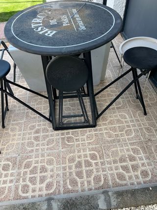 Mesa alta bistro con taburetes