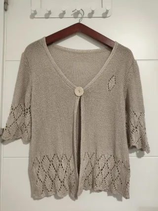 Chaqueta beige calada Talla 40-42