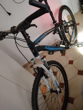 Bicicleta Orbea Negra y Azul