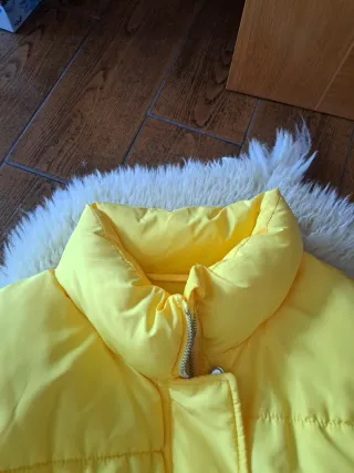 Chaleco acolchado amarillo Pull&Bear